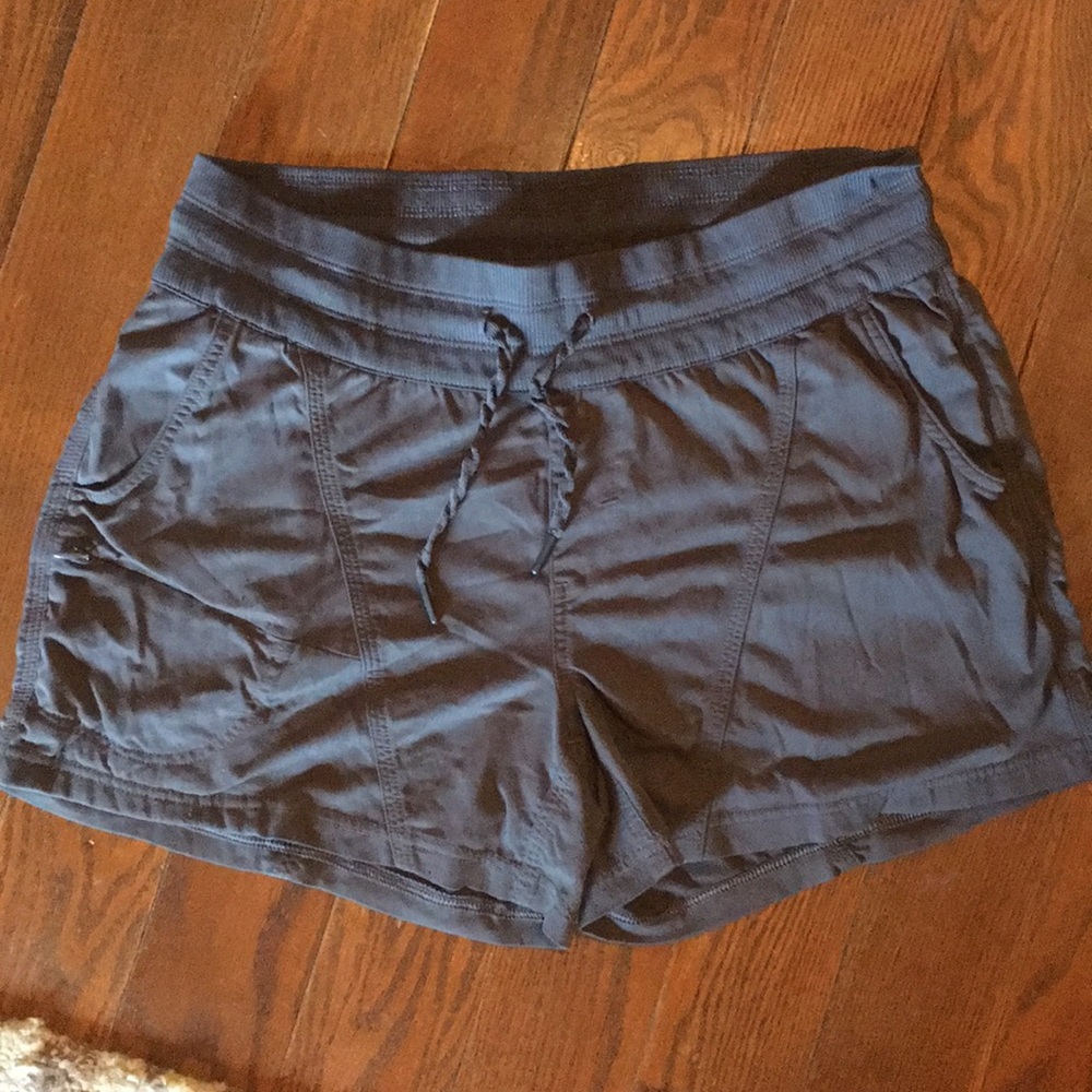 The North Fave Aphrodite Hiking Shorts, Women’s M